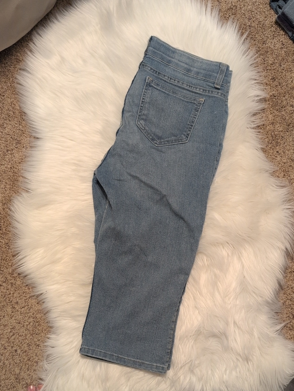 4/$20 Rafaella Light Blue Capri Jeans - Picture 3 of 4